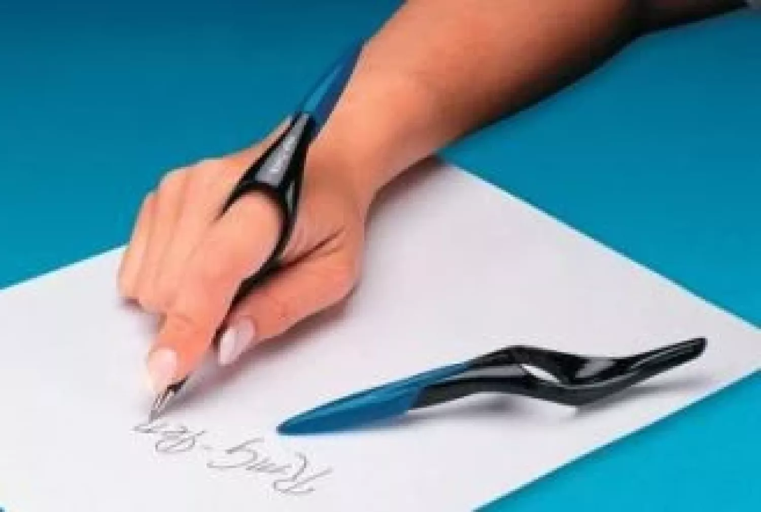 Вые ручки. Эргономическая ручка ринг пен. Шариковая ручка будущего. Ручка для письма. Ручки будущего для письма.